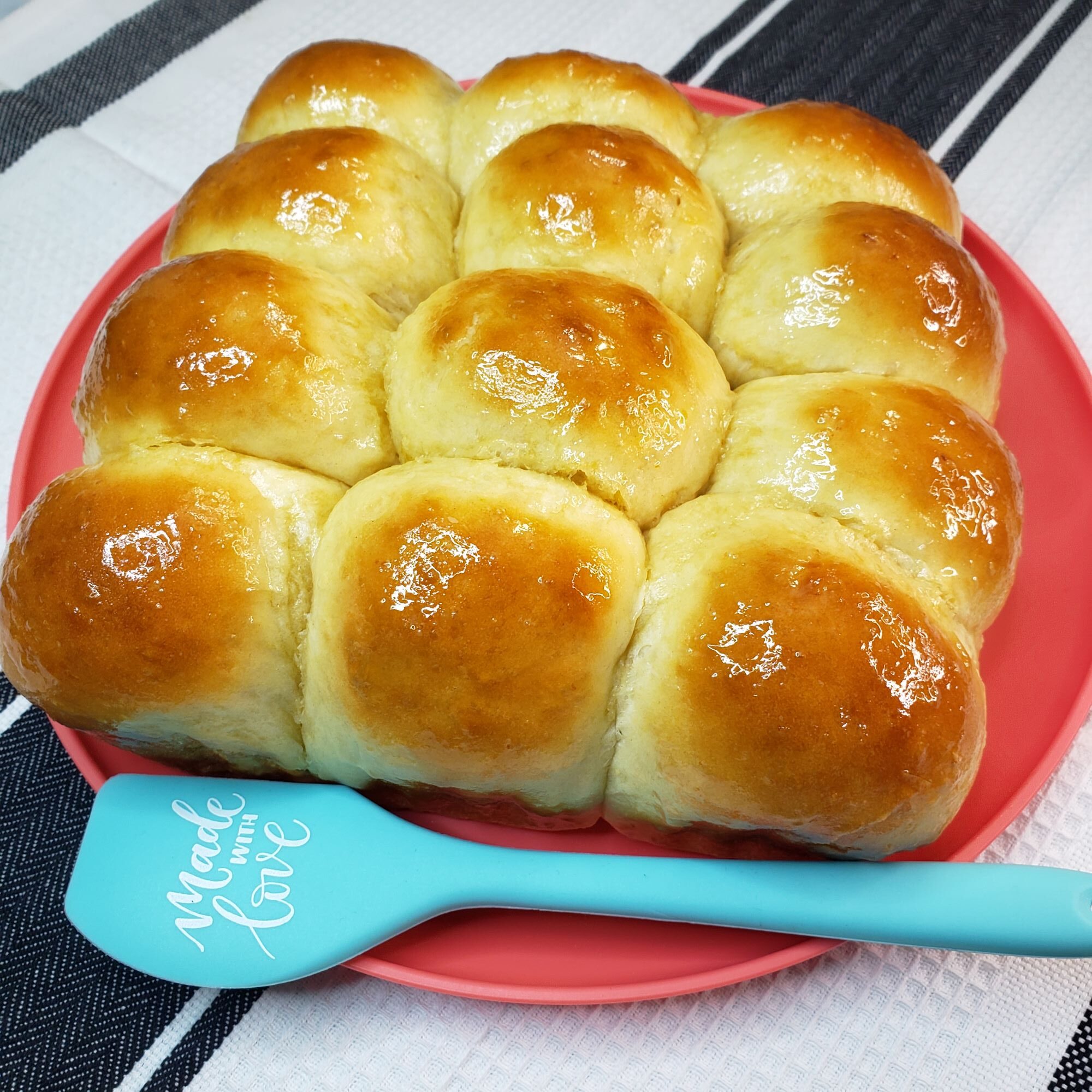 Honey Butter Dinner Rolls
